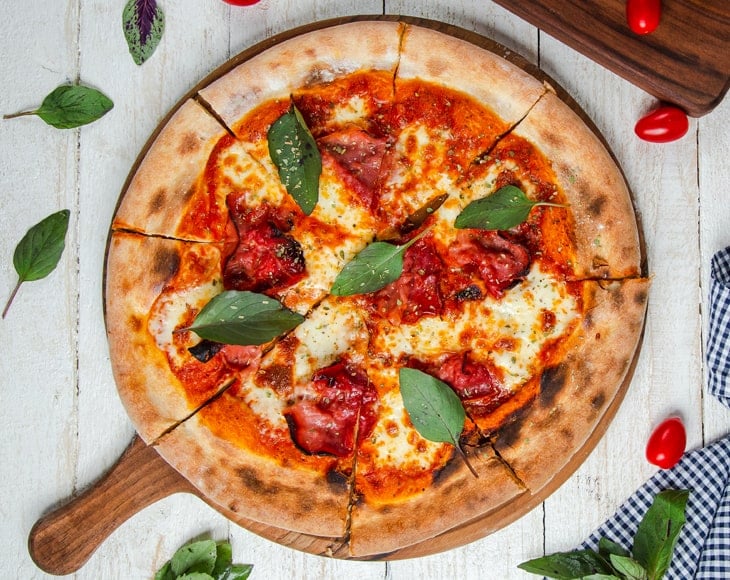 italian-pizza-margarita-with-organic-italian-pizza-flour-min