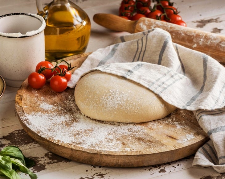 pizza-dough-with-organic-italian-pizza-flour-min