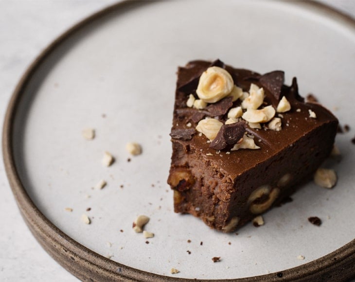 piece-chocolate-cake-with-dry-roasted-blanched-hazelnuts-min