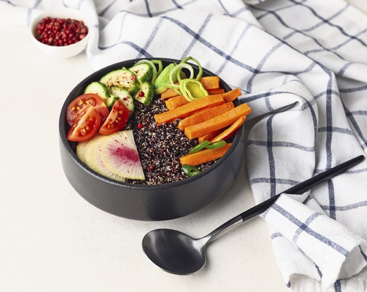healthy-veggie-salad-with-black-quinoa-min