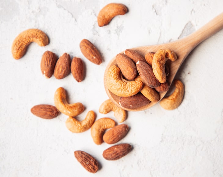 organic-almonds-and-cashews-mix-min