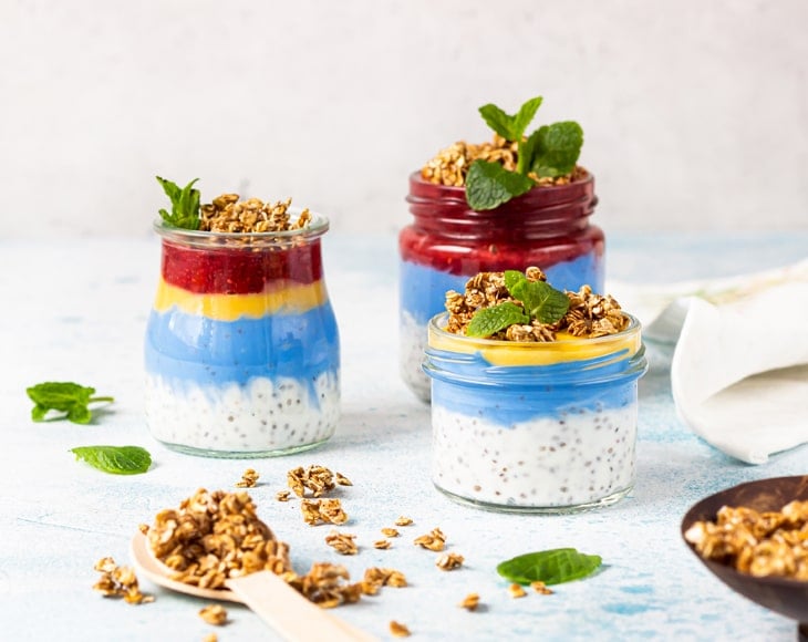 vegan-chia-pudding-with-organic-blue-spirulina-powder-min