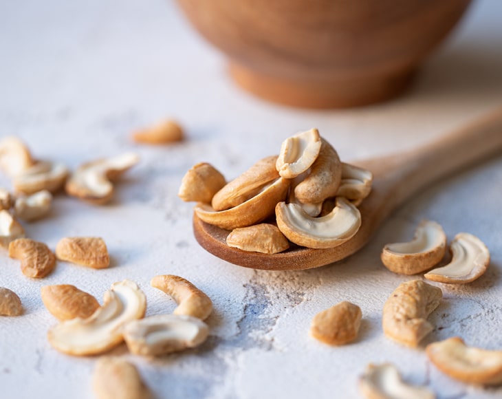 dry-roasted-cashew-halves-and-pieces-with-himalayan-salt-2-min