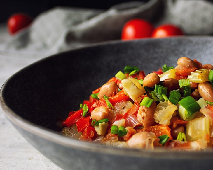 easy-healthy-pinto-beans-chilli-min