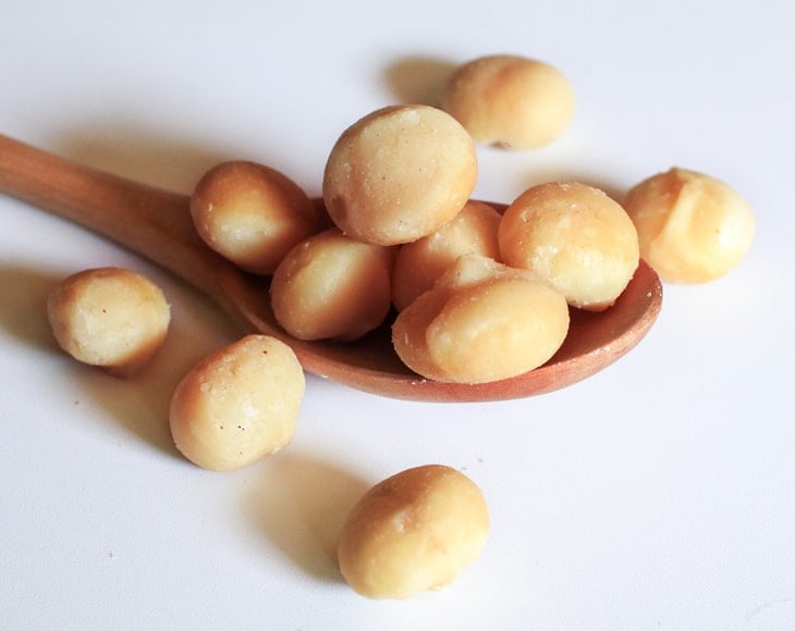 roasted-macadamia-nuts-min