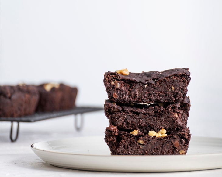 homemade-chocolate-brownies-with-organic-hazelnut-flour-min