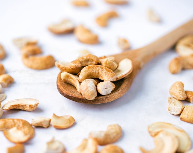 dry-roasted-cashew-halves-and-pieces-min