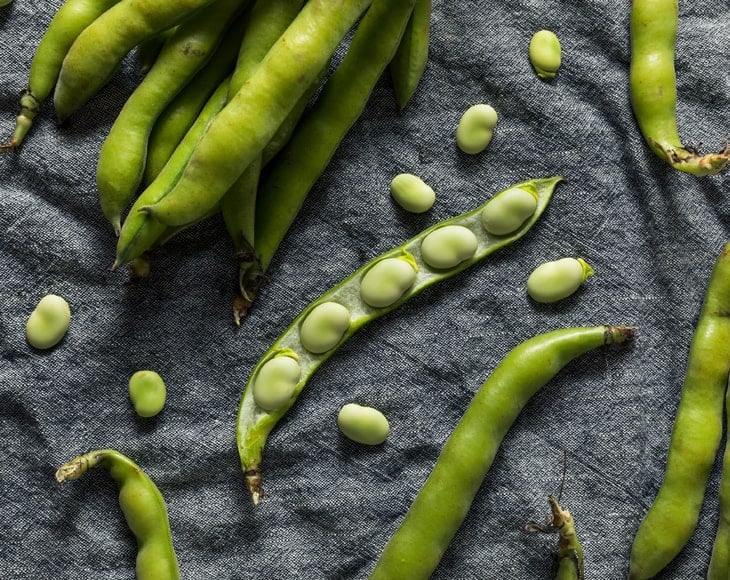 raw-green-organic-fava-beans-min