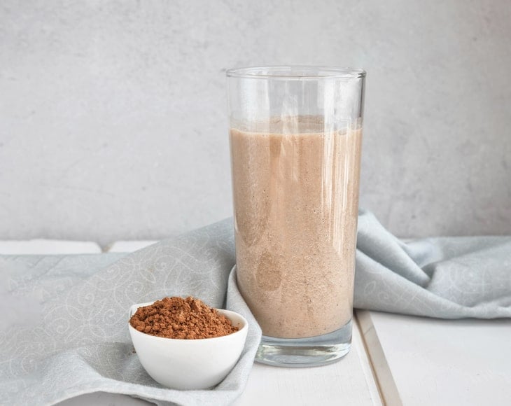 energy-milk-shake-with-organic-guarana-seed-powder-min